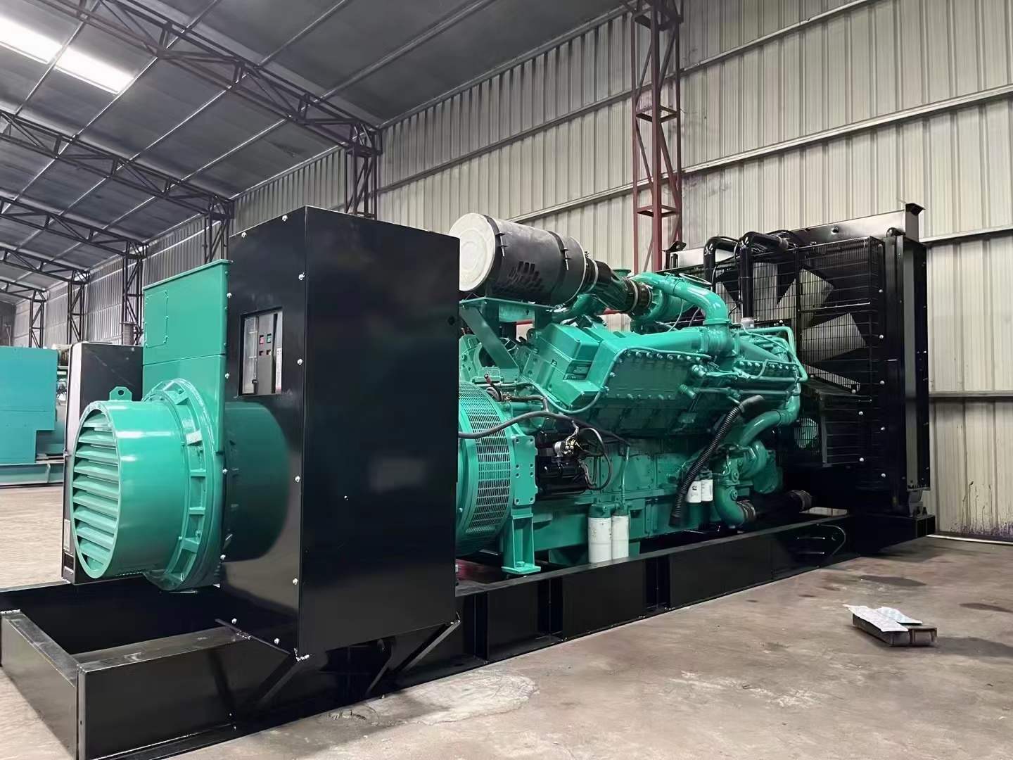 岳阳楼如何降低 800kW 柴油发电机输出电流的波动？