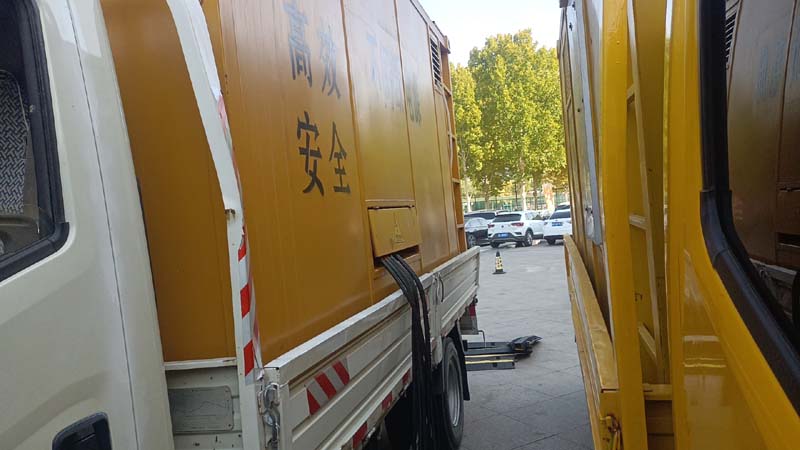 岳阳楼如何判断柴油发电机组和UPS电源的切换时间是否符合要求？