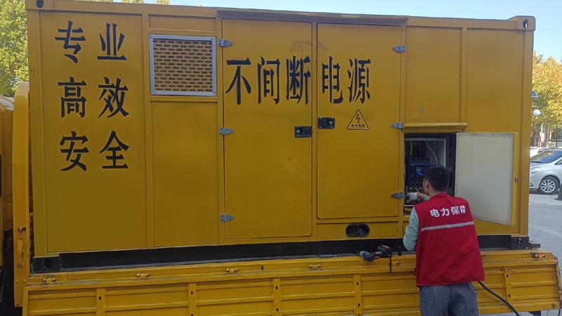 岳阳楼柴油发电机组和UPS电源配合使用时，如何避免切换过程中的电力中断？